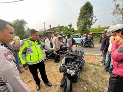 Gagal Nyalip Minibus, Pengendara Motor di Padang Panjang Tewas