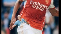 Erling Haaland hilang di laga Arsenal vs Man City. Ia tidak berkutik dikantongi Saliba. Foto: dok. Internet/X (Twitter)