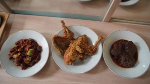 Mencicip Menu Favorit BJ Habibie di RM Sari Bundo