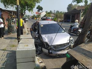 Brak! Kecelakaan Karambol di Mendut Magelang Libatkan 2 Mobil-6 Motor