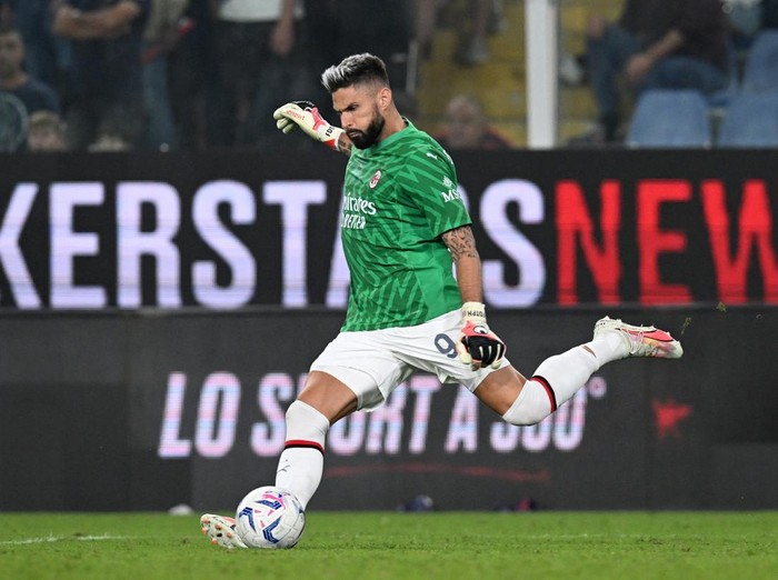Soccer Football - Serie A - Genoa v AC Milan - Stadio Comunale Luigi Ferraris, Genoa, Italy - October 7, 2023 AC Milan's Olivier Giroud in action REUTERS/Daniele Mascolo