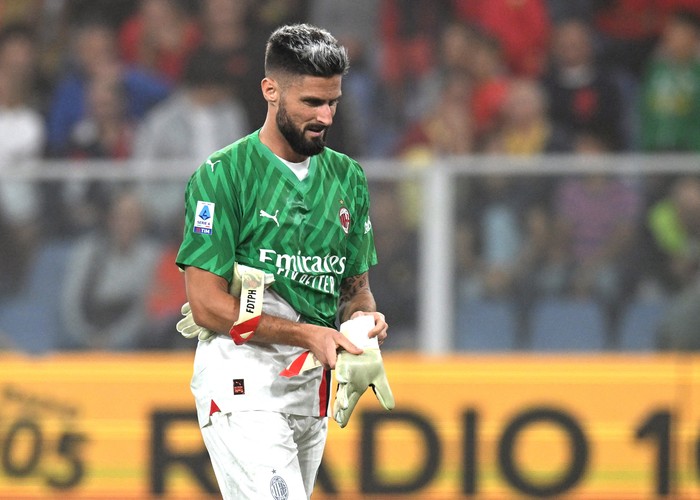 Olivier Giroud Jadi Kiper Soccer Football - Serie A - Genoa v AC Milan - Stadio Comunale Luigi Ferraris, Genoa, Italy - October 7, 2023 AC Milan's Olivier Giroud goes in goal after Mike Maignan is shown a red card REUTERS/Daniele Mascolo