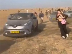 Festival Berdarah Israel, Ada yang Ditelanjangi dan Pura-pura Mati