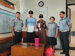 Pembesuk Rutan Medaeng Ketahuan Selundupkan HP dalam Bra untuk Kakak Pembesuk Rutan Medaeng Ketahuan Selundupkan HP dalam Bra untuk Kakak
