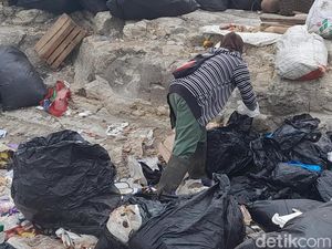 Jerit Pemulung yang Tak Bisa Bekerja Imbas Kebakaran TPA Purbahayu Jerit Pemulung yang Tak Bisa Bekerja Imbas Kebakaran TPA Purbahayu