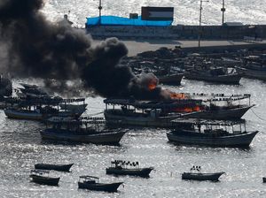 Penampakan Perahu di Gaza Terbakar Usai Diserang Israel