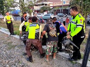 Biker Tewas Tertabrak KA di Perlintasan Tanpa Palang Pintu Lamongan Biker Tewas Tertabrak KA di Perlintasan Tanpa Palang Pintu Lamongan