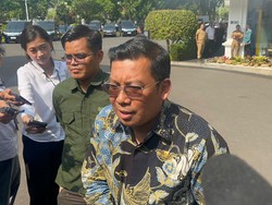 Jokowi Kumpulkan Menteri di Istana, Bahas Harga Beras