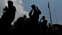 Potret ASN Bandung Gelar Salat Minta Hujan di Lapangan Balai Kota