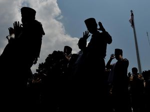 Potret ASN Bandung Gelar Salat Minta Hujan di Lapangan Balai Kota