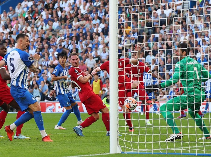 Soccer Football - Premier League - Brighton & Hove Albion v Liverpool - The American Express Community Stadium, Brighton, Britain - October 8, 2023 Brighton & Hove Albion's Lewis Dunk scores their second goal REUTERS/Toby Melville NO USE WITH UNAUTHORIZED AUDIO, VIDEO, DATA, FIXTURE LISTS, CLUB/LEAGUE LOGOS OR 'LIVE' SERVICES. ONLINE IN-MATCH USE LIMITED TO 45 IMAGES, NO VIDEO EMULATION. NO USE IN BETTING, GAMES OR SINGLE CLUB/LEAGUE/PLAYER PUBLICATIONS.
