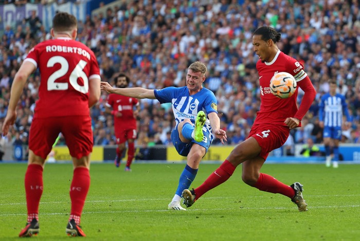 Soccer Football - Premier League - Brighton & Hove Albion v Liverpool - The American Express Community Stadium, Brighton, Britain - October 8, 2023 Brighton & Hove Albions Evan Ferguson shoots at goal REUTERS/Toby Melville NO USE WITH UNAUTHORIZED AUDIO, VIDEO, DATA, FIXTURE LISTS, CLUB/LEAGUE LOGOS OR LIVE SERVICES. ONLINE IN-MATCH USE LIMITED TO 45 IMAGES, NO VIDEO EMULATION. NO USE IN BETTING, GAMES OR SINGLE CLUB/LEAGUE/PLAYER PUBLICATIONS.