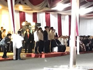 Jokowi-SBY-Prabowo Saksikan Defile 3 Matra TNI di Parade Senja