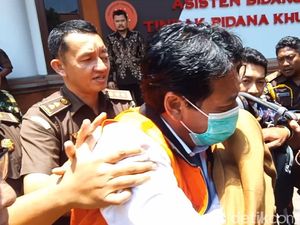 Fakta-fakta Rektor Unud dan 3 Stafnya Ditahan Terkait Korupsi SPI Fakta-fakta Rektor Unud dan 3 Stafnya Ditahan Terkait Korupsi SPI