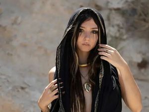 Influencer Tewas Mengenaskan di Festival Musik Israel Setelah Diserang Hamas Influencer Tewas Mengenaskan di Festival Musik Israel Setelah Diserang Hamas