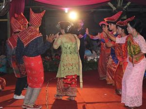 Mengenal Guro-guro Aron, Tarian Khas Muda-mudi Suku Karo Mengenal Guro-guro Aron, Tarian Khas Muda-mudi Suku Karo