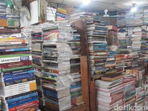 Deretan Buku yang Dijual di Kwitang, Dulu Pernah Bikin Jaya Deretan Buku yang Dijual di Kwitang, Dulu Pernah Bikin Jaya