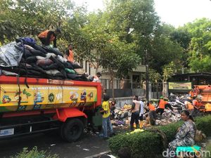 Tumpukan Sampah di Kotabaru Jogja Capai 60 Ton!