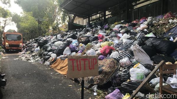 Bikin Bau! Ini Penampakan Sampah 60 Ton di Kotabaru Jogja