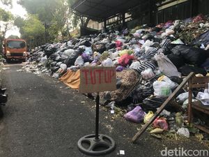 Bikin Bau! Ini Penampakan Sampah 60 Ton di Kotabaru Jogja