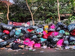 Sosok Aditdoodlemen di Balik Viral Tumpukan Sampah Kotabaru Kado HUT Jogja