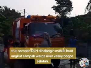 Duduk Perkara Wanita Hadang Truk Sampah di Bogor Versi Warga Duduk Perkara Wanita Hadang Truk Sampah di Bogor Versi Warga