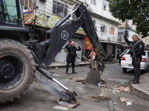 Puluhan Mayat Bergelimpangan Saat Polisi Brasil Serbu Geng Narkoba Puluhan Mayat Bergelimpangan Saat Polisi Brasil Serbu Geng Narkoba