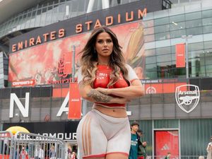 Heboh Fans Arsenal Tanpa Busana Pergi ke Emirates Stadium Heboh Fans Arsenal Tanpa Busana Pergi ke Emirates Stadium