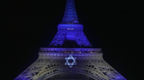 Bentuk Dukungan, Menara Eiffel Disinari Bendera Israel