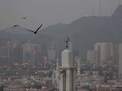 Saudi Keluarkan Peringatan Cuaca Buruk di Makkah-Madinah hingga Jumat Ini