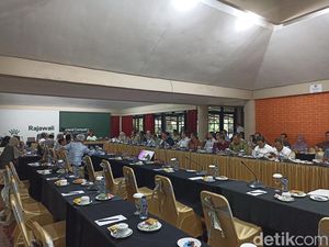 DPRD DKI Gelar Rapat Bahas APBD 2024 di Puncak Bogor DPRD DKI Gelar Rapat Bahas APBD 2024 di Puncak Bogor