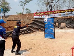 HUT Ke-78 Brimob, Ratusan Penembak Adu Kemampuan di Cirebon