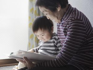 Kisah Haru Pengasuh Angkat Anak Majikan, Dikuliahkan Pakai Uang Pensiun Kisah Haru Pengasuh Angkat Anak Majikan, Dikuliahkan Pakai Uang Pensiun