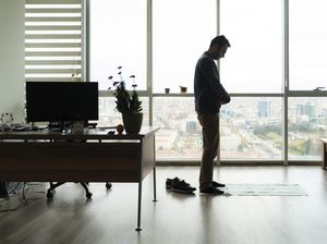 Menelan Ludah dan Dahak Saat Salat, Apakah Batal? Menelan Ludah dan Dahak Saat Salat, Apakah Batal?