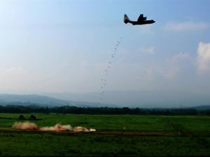 Letkol Siringoringo Kembangkan Water Container Bombing untuk Padamkan Karhutla