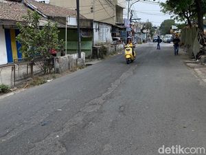 Keluhan soal Jalan Babakan Ciparay Bandung yang Tak Mulus