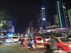 Jalan HR Muhammad Sampai Bundaran PTC Surabaya Macet