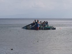 Kapal Angkut 24 Orang Tenggelam di Laut Tidore Usai Tabrak Batang Kayu