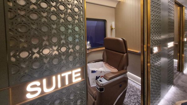 Mengintip Kereta Suite Class Compartment, Kelas Teratas KA