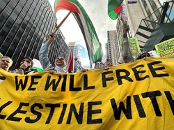 Pengunjuk Rasa Bakar Diri di Luar Konsulat Israel di AS