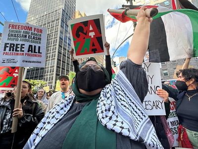 Massa Pro-Palestina Demo Konsulat Jenderal Israel di New York