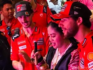 Pecco dan Bastianini Sapa Penggemar di Jakarta, Rara Pawang Hujan Ikut Hadir