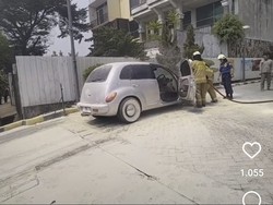 Mobil Chrysler Terbakar di Pom Bensin Bintaro Diduga Akibat Korsleting