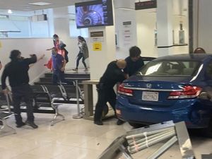 Polisi Tembak Mati Pemobil yang Tabrak Konsulat China di San Fransisco Polisi Tembak Mati Pemobil yang Tabrak Konsulat China di San Fransisco