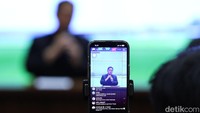 Urusan penjualan tiket pertandingan dipegang FIFA, namun PSSI ikut fokus membantu promosi dan kampanye dalam urusan penjualan agar pertandingan-pertandingan turnamen bisa meriah dengan menghadirkan massa penonton berlimpah. 