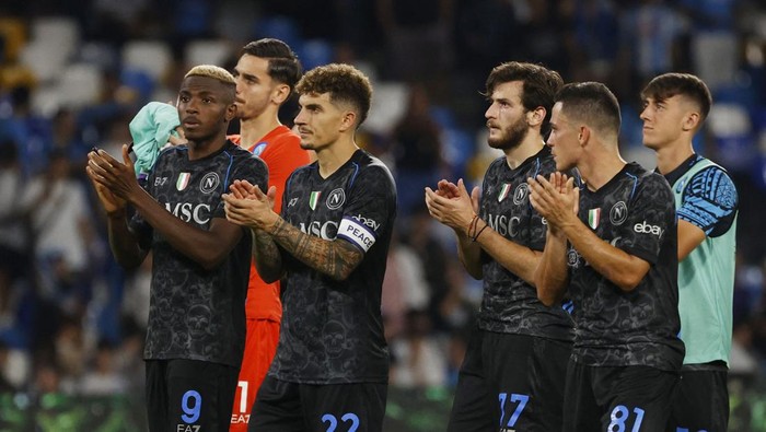 Soccer Football - Serie A - Napoli v Fiorentina - Stadio Diego Armando Maradona, Naples, Italy - October 8, 2023 Napolis Victor Osimhen, Giovanni Di Lorenzo, Khvicha Kvaratskhelia and Giacomo Raspadori look dejected after the match REUTERS/Ciro De Luca
