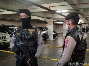 Ronald Sempat Cekik Leher Dini di Lift sebelum Pukulkan Botol Tequila Ronald Sempat Cekik Leher Dini di Lift sebelum Pukulkan Botol Tequila