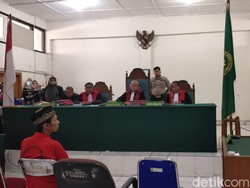 Pengacara Rian Sumpah Pocong Ngamuk Tak Terima Vonis Hakim