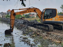 Upaya Lamongan Antisipasi Banjir dengan Bangun Kolam dan Keruk Lumpur