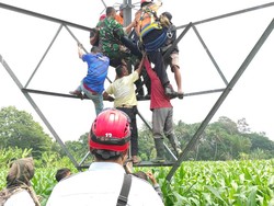 Momen Petugas Gagalkan Percobaan Bunuh Diri Mahasiswi di Tower SUTET Sleman